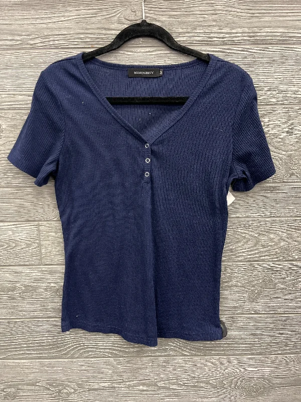 Top Short Sleeve By Clothes Mentor In Navy, Size: M