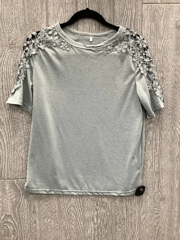 Top Short Sleeve By Cme In Grey, Size: M