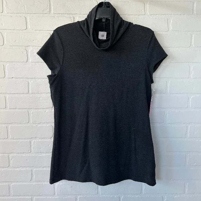 Top Short Sleeve Basic By Cabi In Grey, Size: M