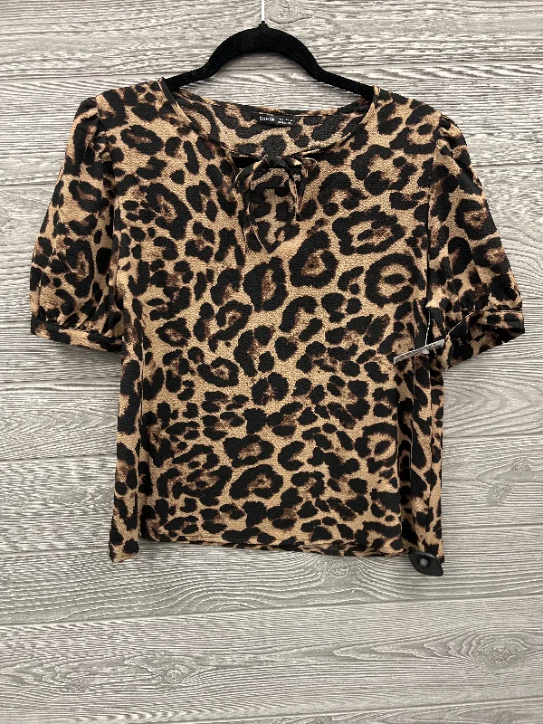 Top Short Sleeve By Shein In Animal Print, Size: M