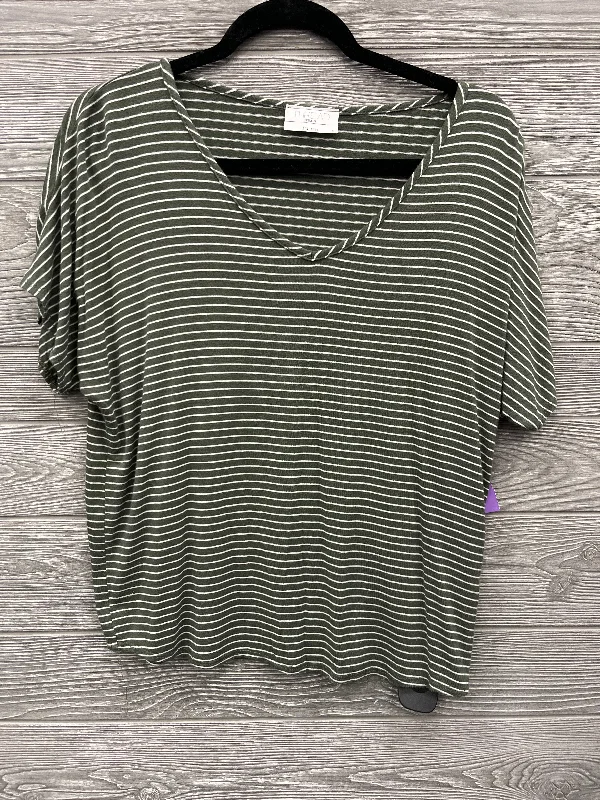 Top Short Sleeve By Clothes Mentor In Green, Size: M