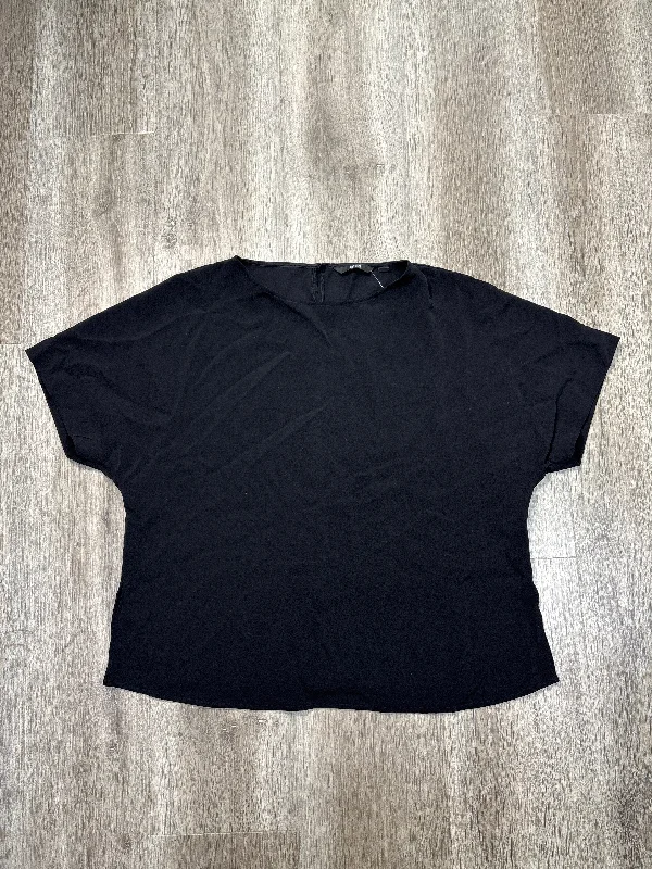 Top Short Sleeve By Uniqlo In Black, Size: Xs