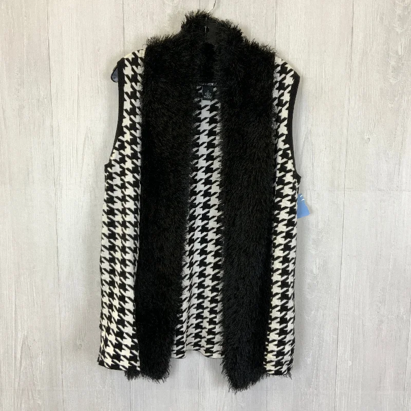 Vest Sweater By Clothes Mentor In Black & White, Size: M