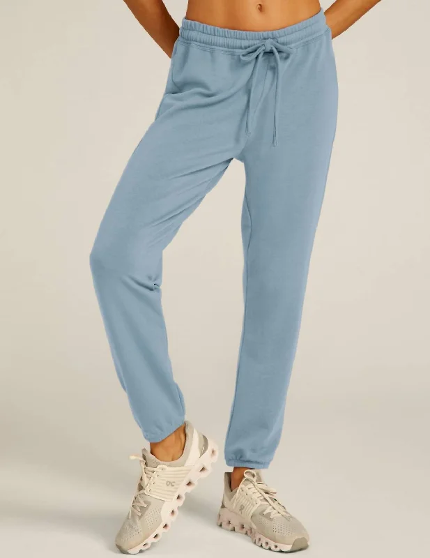 Women's Off Duty Joggers In Hazy Sky